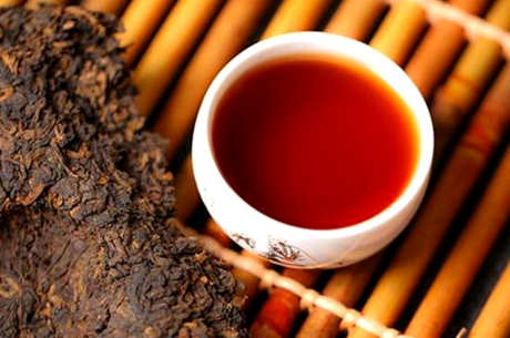 冬天喝普洱茶的好处，可以消食解腻，美容养颜，降低三个高温胃养胃等。