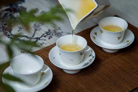 用什么茶具泡乌龙茶？
