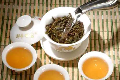 用什么茶具泡乌龙茶？