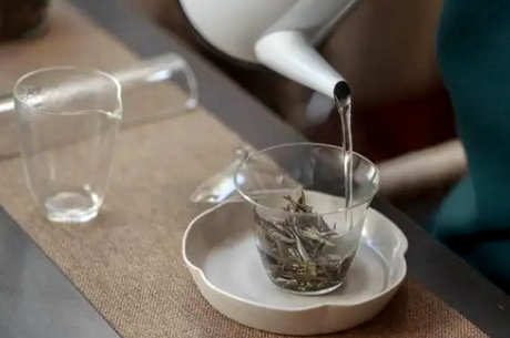 制作安吉白茶的方法
