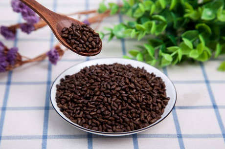 蒲公英泡水喝八种搭配，菊花茶可以降火杀菌