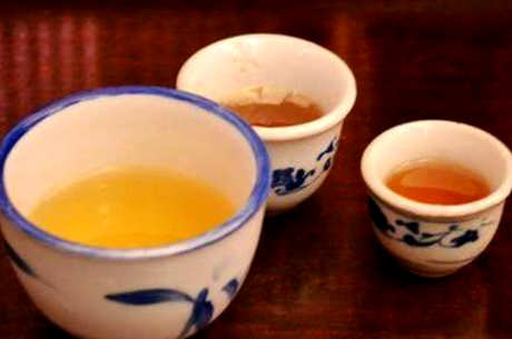 为什么女人喝茶容易变老？喝太多经期茶，睡前喝茶，喜欢浓茶等