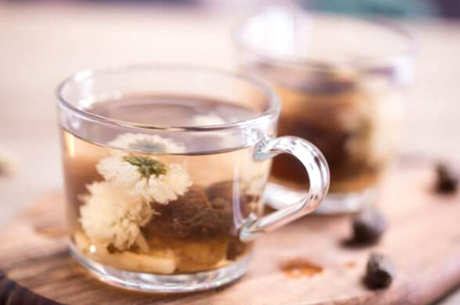 为什么女人喝茶容易变老？喝太多经期茶，睡前喝茶，喜欢浓茶等