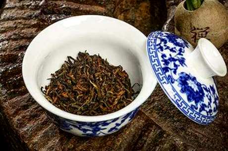 不要用茶壶泡红茶，会影响红茶的风味