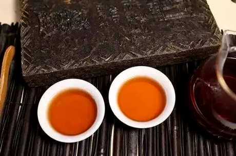 早上空腹喝红茶可以促进消化，改善血液循环