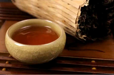 早上空腹喝红茶可以促进消化，改善血液循环