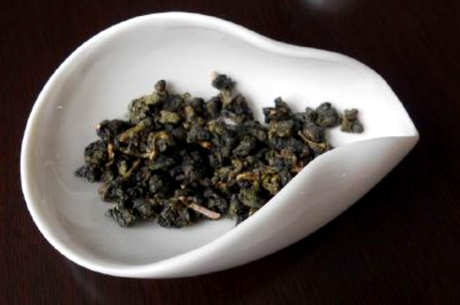 乌龙茶女生为什么不能喝(可以改善皮肤刮油减肥)？