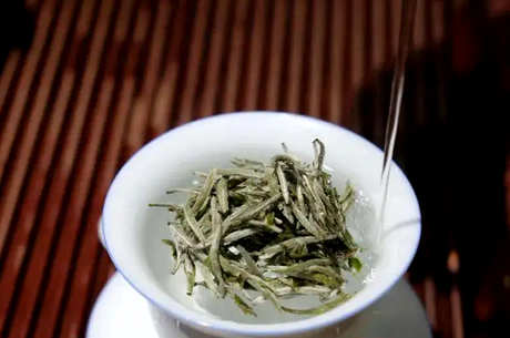 怎样泡白毫银针茶？