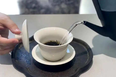 泡白茶饼的方法