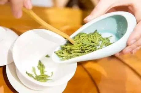 西湖龙井用多少度水泡？