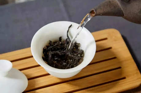 如何冲泡水仙茶？