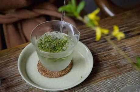 冲泡天山绿茶的方法