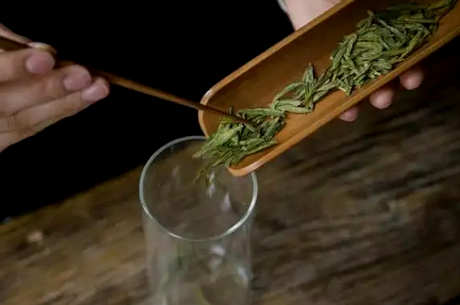 如何冲泡龙井茶？