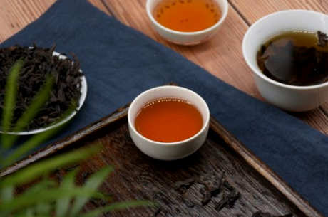 用多少度的水冲泡大红袍？