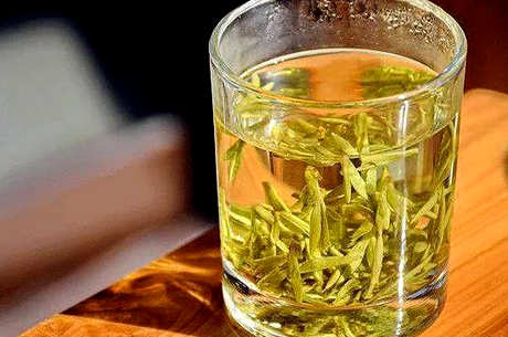 龙井茶泡什么颜色？