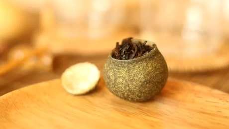 如何泡水喝新鲜小青橘？