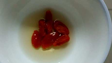 枸杞用多少度的水泡？