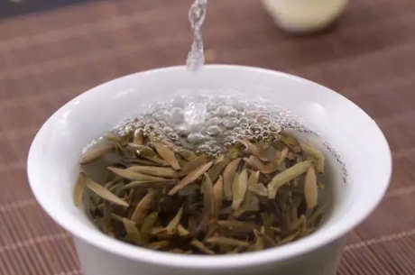 如何泡福鼎白茶饼？