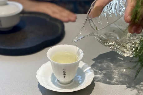 怎样泡白茶饼？