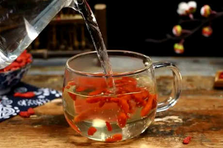 怎样泡枸杞茶？