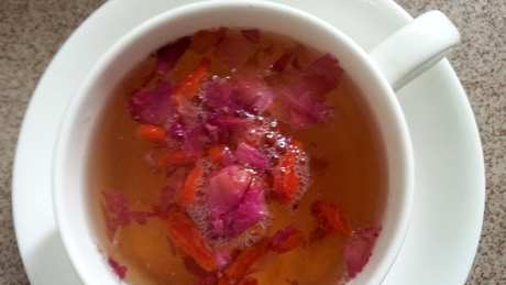 一次泡几朵玫瑰茶