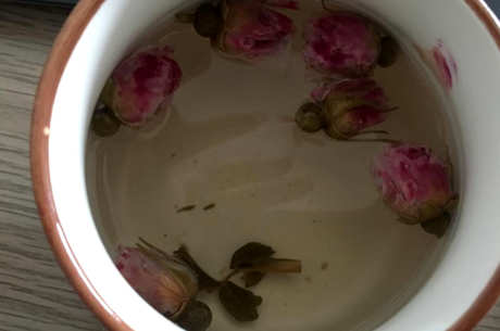 一次泡几朵玫瑰茶