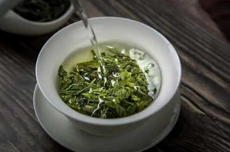 冲泡绿茶的时间
