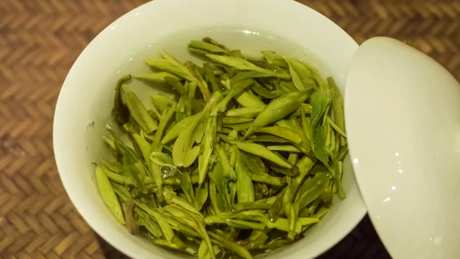 如何泡龙井茶？