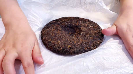 普洱茶为什么要做成饼状？