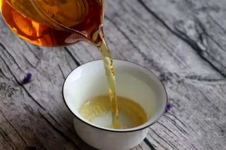 冲泡调节红茶水温