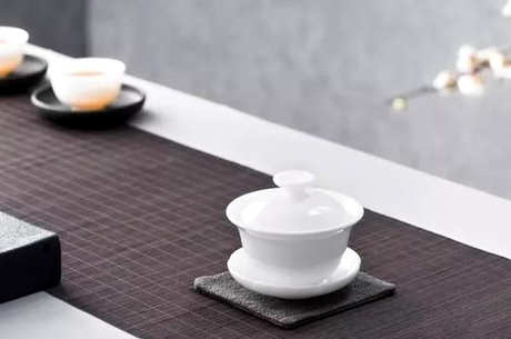 红茶冲泡应选择茶具