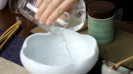 正确冲泡龙井茶的方法