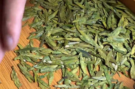 西湖龙井茶的外观特点