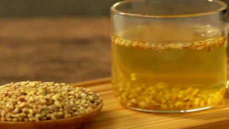 什么颜色的苦荞茶好？