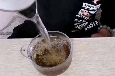 什么颜色的苦荞茶好？