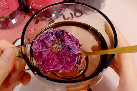 玫瑰茶的颜色很好