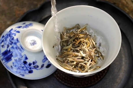 茉莉花茶是什么样的？