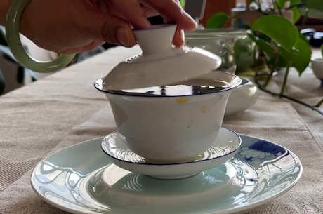 红茶放久了还能喝吗？最多几年
