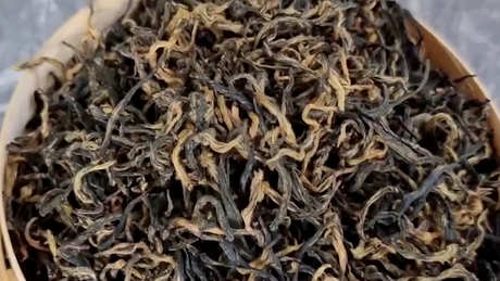 金骏眉茶的颜色是什么？