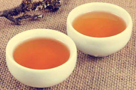 如何区分普洱茶白霜和白霉？
