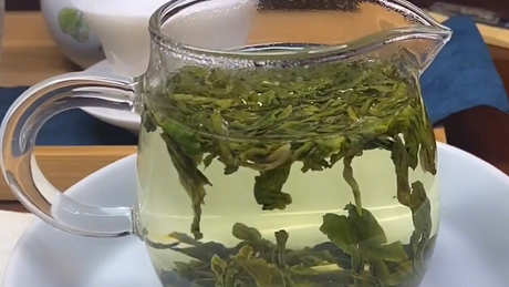 绿茶的茶色