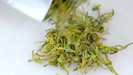 安吉白茶放两年还能喝吗？