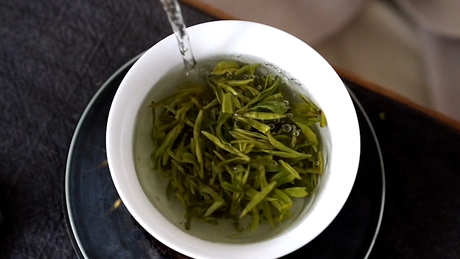 龙井茶第一泡要倒掉吗？