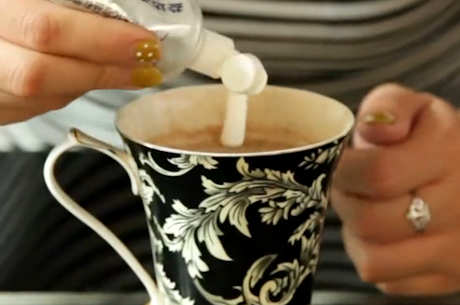 如何去除杯子上的茶渍