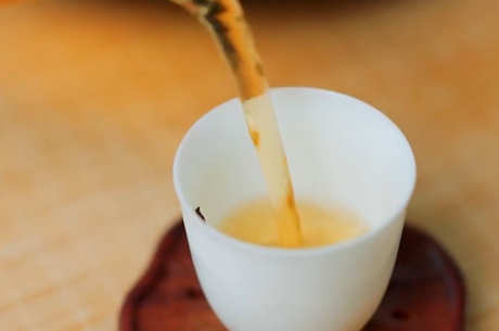 茶浅酒满的历史典故