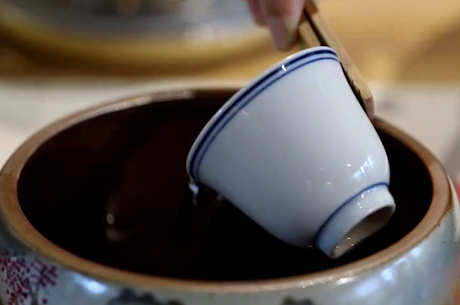 喝茶怎么离开？