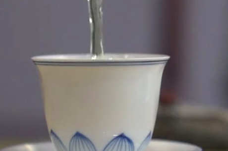 满杯半杯茶是什么意思？