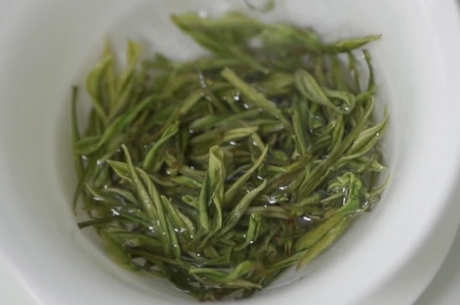 为什么要倒半杯茶？