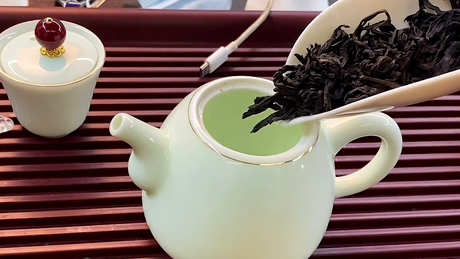 泡岩茶的正确方法