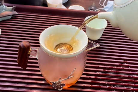 泡岩茶的正确方法